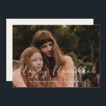 Tarjeta Festiva Elegante caligrafía Feliz foto de Hanukkah<br><div class="desc">¡Feliz tarjeta Hanukkah! Una tipografía moderna para esta colección de tarjetas fotográficas de vacaciones de invierno. Para personalizar con tu foto familiar favorita. También puede cambiar fácilmente el color del tipo de letra o del fondo a su gusto.</div>