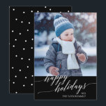 Tarjeta Festiva Elegante caligrafía negra feliz foto de vacaciones<br><div class="desc">Esta elegante tarjeta de fotografía de caligrafía negra Happy Holidays es la tarjeta de vacaciones perfecta. El diseño cuenta con una moderna tarjeta fotográfica decorada con una tipografía romántica y caprichosa y un respaldo de puntitos de polka. Personalice la tarjeta con su nombre y año de familia.</div>