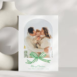 Tarjeta Festiva Elegante Coquette Green Bow Arch 2 Navidades de fo<br><div class="desc">Esparza la alegría de las vacaciones con esta tarjeta de fotos de Navidad de Green Bow, que incluye un encantador arco de cinta verde y espacio para tu foto personalizada de la familia en el frente y en la parte de atrás. Esta elegante tarjeta de vacaciones es perfecta para compartir...</div>