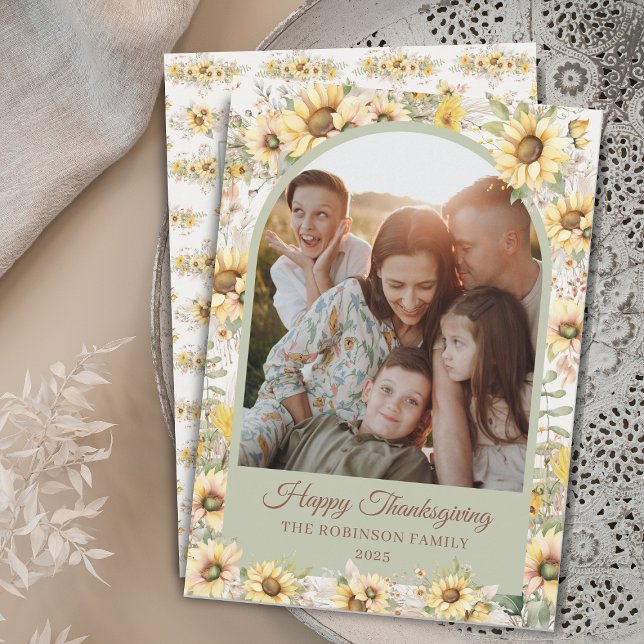 Tarjeta Festiva Elegante Fall Sunflower Feliz Día de Acción de Gra (boho watercolor sunflowers floral happy thanksgiving card with arch family photo and message)