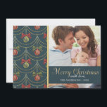 Tarjeta Festiva Elegante foto de la familia navideña Merry<br><div class="desc">Un elegante patrón de damasco dorado y azul profundo en el fondo,  con tu foto favorita y una corona linda como ilustracion. Escrito "Feliz Navidad" en letras doradas.</div>
