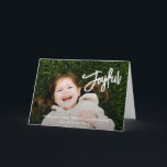 Tarjeta Festiva Elegante Guión de Pincel Joyful Photo Moderno Navi<br><div class="desc">Tarjeta de Navidades religiosos de estilo moderno con un diseño sencillo y mínimo con "Joyful" en un guión elegante de pincel blanco junto con tu mensaje y nombre familiar sobre tu foto favorita. El interior tiene un collage de fotos compuesto por seis imágenes cuadradas.</div>