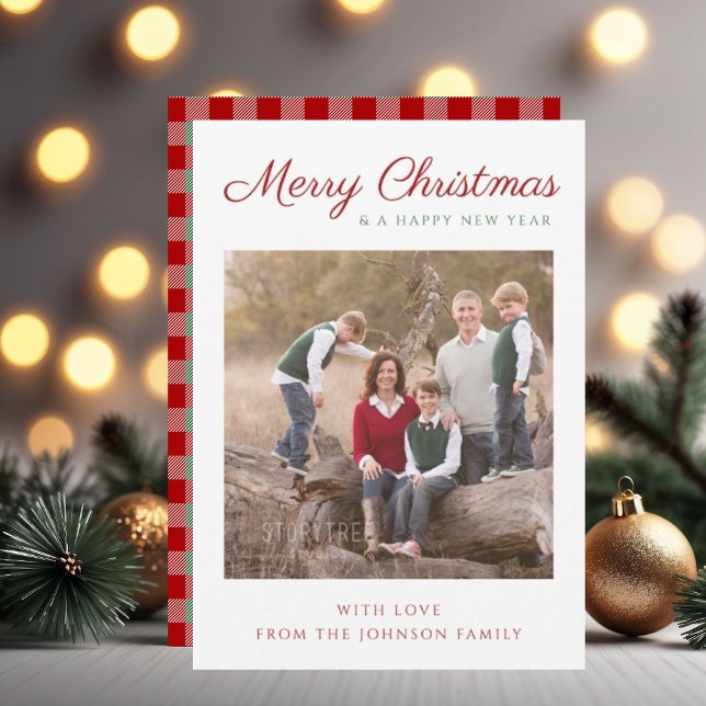 Tarjeta Festiva Elegante guión rojo Navidades de placas verdes (Elegant Script Red Green Plaid Christmas Photo Holiday Card)