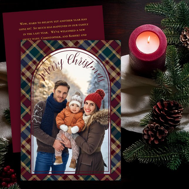 Tarjeta Festiva Elegante Holly Berries Plaid Navidades Foto Carta (Elegant Holly and Berries and Rich Plaid Arch-Photo Merry Christmas Holiday Letter Greeting Card)