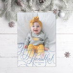 Tarjeta Festiva Elegante Mano Azul Marcado Feliz Foto Hanukkah<br><div class="desc">Leyenda mano "Happy Hanukkah" sobre la foto con el respaldo opcional con el texto. Añade tu propia foto al fondo si lo deseas.</div>