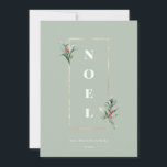 Tarjeta Festiva Elegante NYEL Gold Winter Berry Frame Photo Sage<br><div class="desc">Elegante marco falso dorado pálido adornado con ramas de bayas de invierno en sabio festivo de la minoría y telones de color verde esmeralda mudo. Características de diseño, estilo en negrita enmarcado NOEL, líneas de texto de plantilla para nombres, año y mensaje con espacio fotográfico de marcos dorados pálidos de...</div>