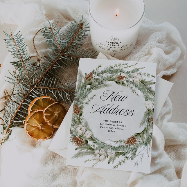 Tarjeta Festiva Elegante Wreath Pine | Nueva dirección en los Navi (An elegant moving announcement for Christmas with a traditional green pine wreath)
