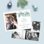 Tarjeta Festiva Elegantes fotos de la familia verde azul Feliz Nav<br><div class="desc">** Crédito de la foto: Fotografía © Storytree Studios, Stanford, CA ** / Classic Merry Christmas Holidays photocard design con una rama de árbol de abetos decorada con baudias de estilo chinoiserie azul y blanco. En la parte delantera hay espacio para una sola foto familiar y en la parte posterior...</div>