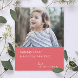 Tarjeta Festiva Elegantes Navidades Cheer | Foto roja de frambuesa<br><div class="desc">Sencilla, elegante, elegante tarjeta de foto plana de vacaciones con moderna tipografía minimalista cita "alegría de vacaciones y un feliz año nuevo" en blanco sobre un fondo rojo frambuesa rosado. El nombre, el año y el saludo se pueden personalizar fácilmente para un toque personal. Una carta de navidades sofisticada, minimalista...</div>