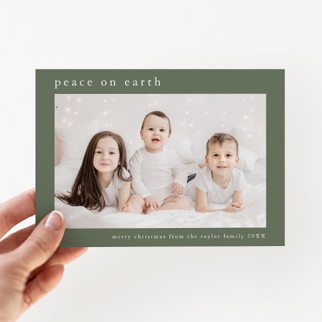 Tarjeta Festiva EMELIA Green Family Photo Peace On Earth Navidades (EMELIA Green Family Photo Peace On Earth Christmas Holiday Card)