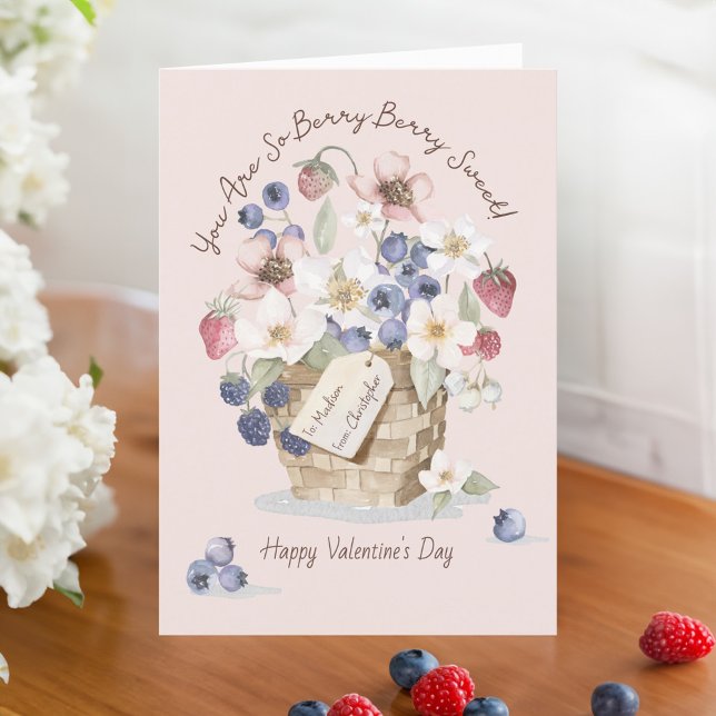Tarjeta Festiva Eres Valentines de la cesta de Berry Wild (You Are Berry Sweet Wild Berry Basket Valentines Holiday Card)