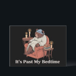 Tarjeta Festiva Es Pasado Mi Hora de Acostarme Divertido Oso Dormi<br><div class="desc">Es Pasado Mi Hora de Acostarme Divertido Oso Dormilón Meme Navidad Frase Divertida</div>