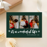 Tarjeta Festiva Es una vida maravillosa Navidades verdes 3 Foto<br><div class="desc">Es una carta de vacaciones de Collage de fotos para Navidades verdes de la vida maravillosa. Envíe personalizable y saludos personalizados de vacaciones a amigos, colegas y familia en festividades de diseño fotográfico simple, moda, elegante y moderno, tarjetas de estilo minimalista natural! Debajo de la caligrafía se muestra el mensaje...</div>
