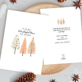 Tarjeta Festiva Escena Invernal Nórdica de Árboles de Pino Bohomio