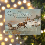 Tarjeta Festiva Escenario clásico de invierno vintage Sleigh<br><div class="desc">Una hermosa tarjeta de Navidades con la visita de los Navidades pintores de Axel Hjalmar Ender. La obra de arte muestra a un caballo jalando un trineo con una pareja cálidamente vestida deslizándose con gracia por el congelado paisaje. La nieve cubre los campos y el fresco aire de invierno realza...</div>