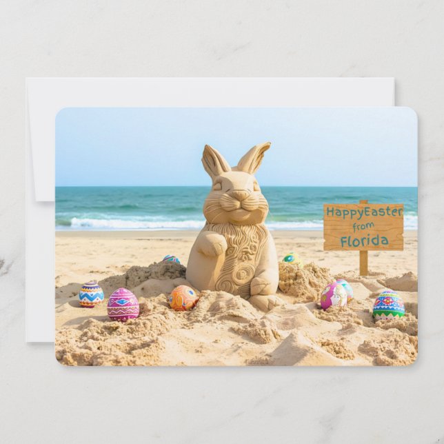 Tarjeta Festiva Escultura de arena del conejo de Pascua en la play (Anverso)