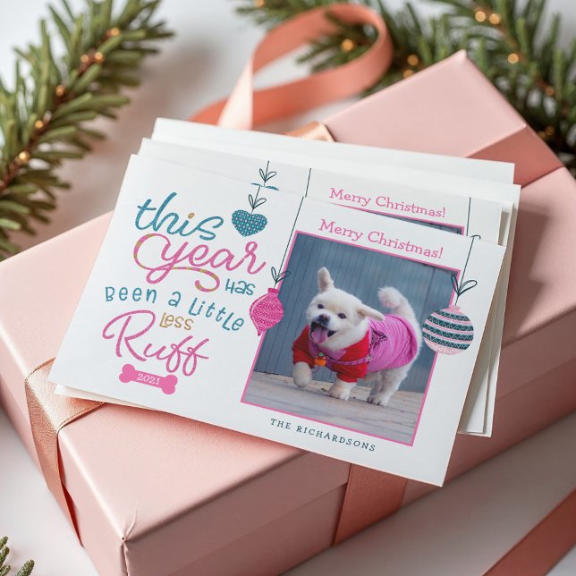 Tarjeta Festiva Este Año Ha Sido Menos La Fastilla Del Perro Purpu (This Year Has Been Less Ruff Fun Glitter Dog Photo Holiday Card)
