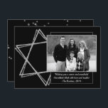 Tarjeta Festiva Estrella deseosa de David en la Hanukkah moderna<br><div class="desc">Minimal clásico de plata Bar/Bat Mitzvah y Hanukkah moderna Star of David con un fondo sólido crea un diseño elegante y sofisticado. Para obtener otros colores de coordinación o productos coincidentes,  visite JustFharryn @ Zazzle.com o póngase en contacto con el diseñador,  c/o Fharryn@yahoo.com Todos los derechos reservados. Zazzlemade.</div>