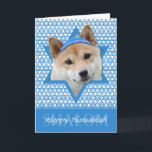 Tarjeta Festiva Estrella Hanukkah de David - Shiba Inu<br><div class="desc">Lo que podría hacer que decir Feliz Hanukkah sea más divertido que tener a este Perro Shiba Inu usando un Yamaka rodeado por la Estrella de David. Este maravilloso diseño navideño hará las delicias de tus amigos y familiares, así como de otros amantes de los animales. Este diseño está disponible...</div>