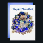Tarjeta Festiva Estrella Hanukkah moderna de David Snowman Wreath<br><div class="desc">Celebre las vacaciones judías con esta hermosa y única tarjeta de saludo. Qué hermosa carta para bendecir a tus amigos y familia durante el Festival de las Luces. Este moderno diseño cuenta con un muñeco de nieve feliz que lleva un sombrero de terciopelo azul con una estrella de David sobre...</div>