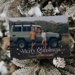 Tarjeta Festiva Estrellas antiguas Fotos navideñas<br><div class="desc">Divertida y festiva tarjeta de fotos navideña con letra vintage con giro que dice "Feliz Navidad" con estrellas alrededor. Añade tu foto familiar.</div>
