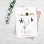 Tarjeta Festiva Estrellas nórdicas azules Navidades de negocios gn<br><div class="desc">Fondo blanco,  madera marrón y decoración de Navidades azules y blancos. Estrellas azules y blancas,  y una mujer gnomo azul. Feliz Navidad escrito con un guión a la moda a mano. Atrás: añada tu mensaje y logotipo de negocio.</div>