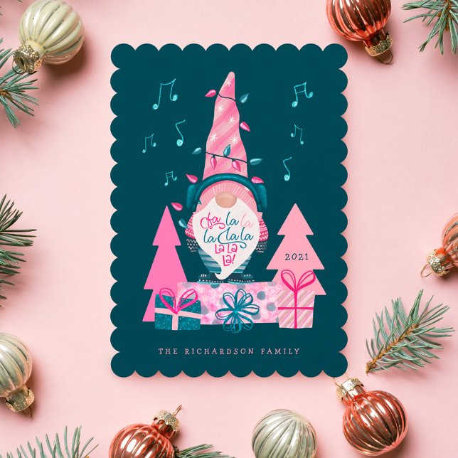 Tarjeta Festiva Fa La Fun Navidades brillantes Caroling Gnome (Fa La La Fun Bright Christmas Carolling Gnome Holiday Card)