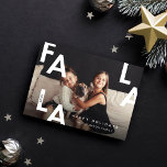 Tarjeta Festiva Fa La La Bold Letters Minimalista Moderno Photo<br><div class="desc">FA LA, oh, ¡qué maravilloso momento del año! Envíe algunas ovaciones de vacaciones a amigos y familia con nuestra moderna tarjeta de festividad fa la. Diseño sencillo y minimalista con una foto completa que se muestra audazmente con una simple carta de Fa La La sobre la foto. Personaliza con un...</div>