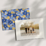 Tarjeta Festiva Familia de bordes florales Foto Personalizado amar<br><div class="desc">Envíe saludos cálidos de vacaciones con este hermoso diseño de fotos familiares de "Felices Fiestas". El vibrante estampado floral azul y amarillo le da un toque de elegancia al diseño moderno, enmarcando perfectamente la foto familiar favorita. Tanto si está celebrando Navidades como Hanukkah, este diseño ofrece una estética alegre y...</div>