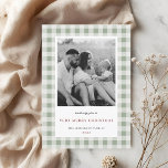 Tarjeta Festiva Familiar Foto Vintage de Dos Caras en Sage Gingham<br><div class="desc">Tarjetas de Navidad clásicas vintage con foto familiar de dos caras con patrón de gingham en salvia y mensajes personalizados de fiestas.</div>