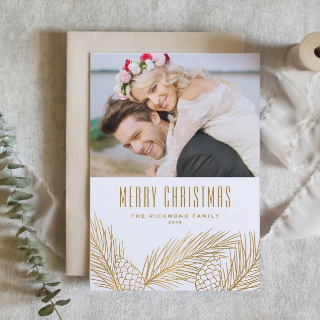 Tarjeta Festiva Faux Gold Pine Needles Merry and Married Photo (Subido por el creador)