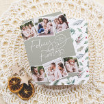 Tarjeta Festiva Felices Fiestas | Caligrafía Navideña y 6 fotos<br><div class="desc">Llene de alegría las fiestas con esta copa de Navidad en verde salvia. En esta postal, "Felices Fiestas" está・en una caligrafía moderna, nombre de su familia y el año en los trazos elegantes. Personalice la tarjeta con seis fotos: tres en la parte superior y tres en la inferior, colocadas en...</div>