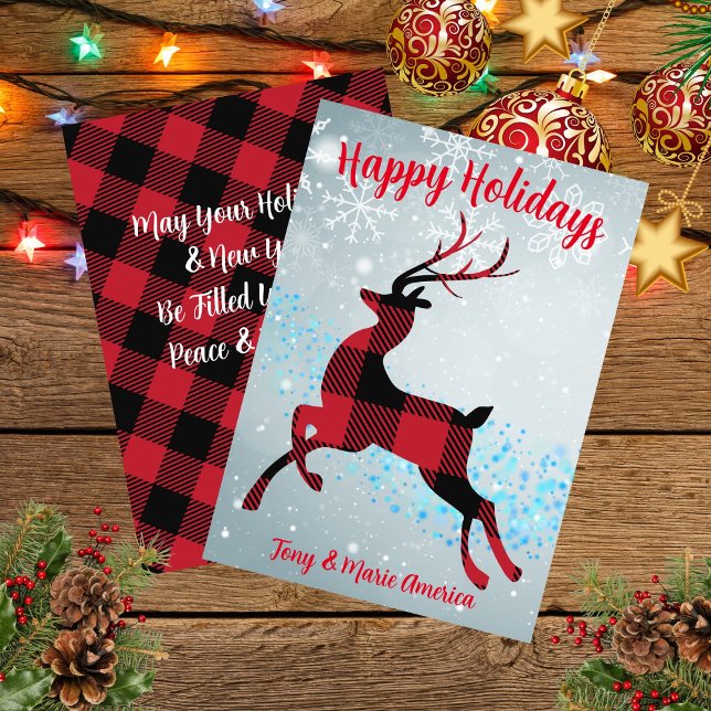 Tarjeta Festiva Felices Fiestas Mágicas de Renos de Búfalo (Happy Holidays Buffalo Plaid Reindeer Magic Holiday Card)