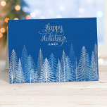 Tarjeta Festiva Felices vacaciones Blue Silver Winter Scene Busine<br><div class="desc">Desee a sus empleados, clientes y contactos corporativos "Felices Fiestas" esta temporada de invierno con esta elegante tarjeta de vacaciones. Este diseño de temporada incluye pinos modernos y un cielo nocturno con estampado y texto en un guión decorativo. Los colores de diseño son el azul y la marina, con colores...</div>