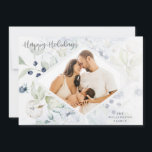 Tarjeta Festiva Felices vacaciones en el Ártico foto botánica de i<br><div class="desc">Tarjeta de vacaciones botánica de invierno ártico, multifoto. Felices vacaciones en escritura gris. Características de la carta, marcos de acuarela elegantes de bayas de invierno, algodón, hojas y silbido en tonos azules, salvia y gris. Una sola foto delante de la tarjeta y tres fotos de collage en la parte posterior....</div>