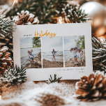 Tarjeta Festiva Felices vacaciones, escritura moderna, foto Minima<br><div class="desc">Felices vacaciones,  diseño moderno de tipografía minimalista,  3 fotos verticales centradas,  tarjeta de vacaciones. Funcionalidades,  escritura moderna amarilla "Holidays" y coordinación del respaldo de color amarillo sólido. Líneas de texto de plantilla para su nombre y año.</div>