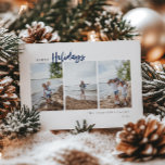 Tarjeta Festiva Felices vacaciones, escritura moderna, foto Minima<br><div class="desc">Felices vacaciones,  diseño moderno de tipografía minimalista,  3 fotos verticales centradas,  tarjeta de vacaciones. Características,  escritura azul moderna "Holidays" y coordinación de respaldo de color azul sólido. Líneas de texto de plantilla para su nombre y año.</div>