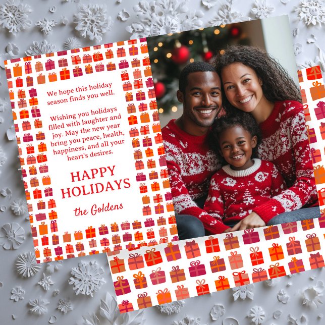 Tarjeta Festiva Felices vacaciones, regalos pequeños, PERSONALIZAD (Happy Holidays Cute Gifts Gift Boxes Pattern Hand Drawn CUSTOM PHOTO Holiday Card
)