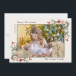 Tarjeta Festiva Feliz Collage de fotos navideño Poinsettias<br><div class="desc">Elegante tarjeta de felicitación para Navidades de 5 fotos con texto, "Feliz Navidad". Personalizado con el año y el apellido, también. Las fotos están en la parte delantera y trasera de la tarjeta. La decoración se basa en la presencia de puntitas rojas y blancas y en la vegetación. Comuníquese conmigo...</div>