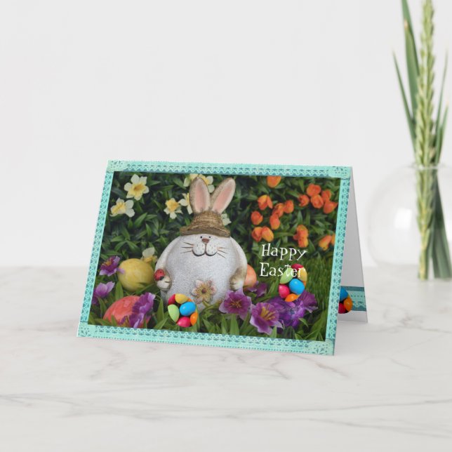 Tarjeta Festiva Feliz Conejo de Pascua en Jardín con Pascua de Hue (Anverso)
