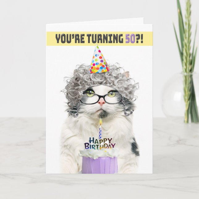 Tarjeta Festiva Feliz cumpleaños 50.ª curiosa felina en Gorra (Anverso)