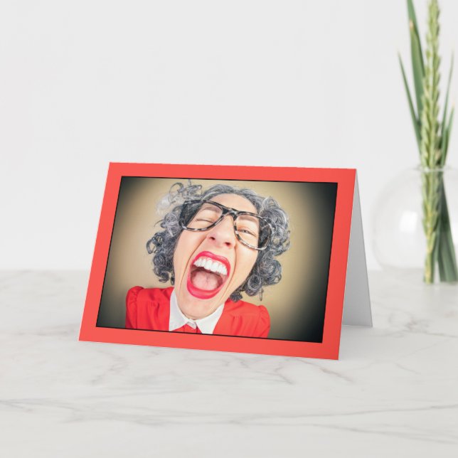 Tarjeta Festiva Feliz cumpleaños a mujer riéndose del humor de la  (Anverso)