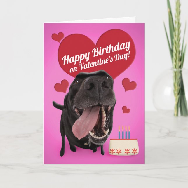 Tarjeta Festiva Feliz cumpleaños a un perro El día de San Valentín (Anverso)