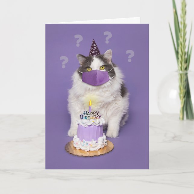 Tarjeta Festiva Feliz cumpleaños confuso gato con tarta de máscara (Anverso)