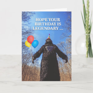Tarjeta Festiva Feliz Cumpleaños Legendario Humor de Bigfoot
