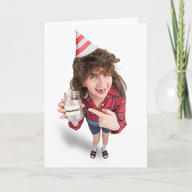 Tarjeta Festiva Feliz cumpleaños, mujer Redneck con humor negro (Anverso)