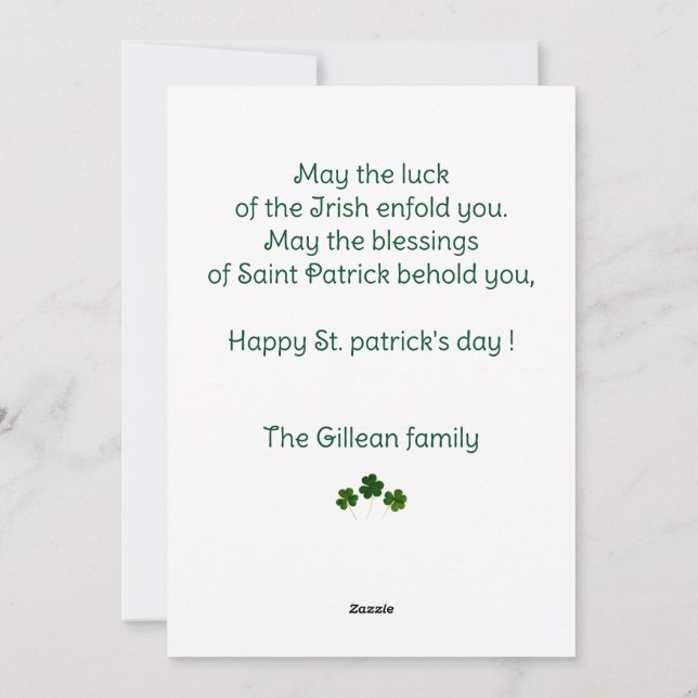 Tarjeta Festiva Feliz día de San Patricio foto de tréboles de mamá (Reverso)