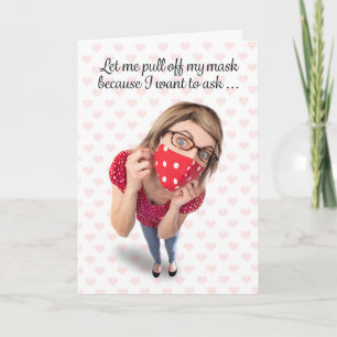Tarjeta Festiva Feliz día de San Valentín Mujer con máscara facial