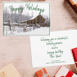 Tarjeta Festiva Feliz feriados Vintage Winter Snow Barn Photo<br><div class="desc">Este frente de tarjetas planas de vacaciones cuenta con un granero rústico con marcos verdes y una fotografía paisajística con un mensaje verde "Happy Holidays" a lo largo de la parte superior. Personalice los saludos frontal y posterior en los campos de texto o quite el texto de un espacio en...</div>