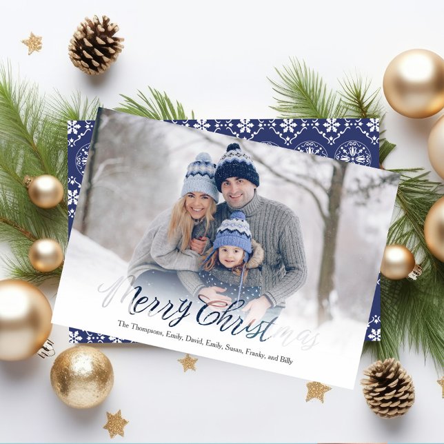 Tarjeta Festiva Feliz guión navideño flamante de nieve azul 1 foto (Merry Christmas Photo overlay calligraphy script card. with a blue and white snowflake pattern. )